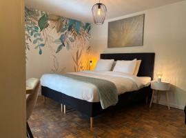 Charme logies Kampernoelie，位于Hoeselt的酒店
