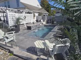 Staycation Oasis! a unique Experience! Heated pool open until November 1st