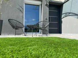 Modern Garden Apartment - City & Mountain View