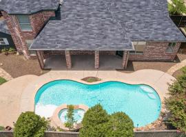 Lovejoy Serenity - Amazing pool, Games, Movie Room，位于艾伦的酒店