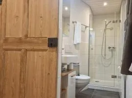 Mirchel Pintli, Zimmer 2, Hotel & Restaurant