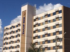 塞特拉瓜斯郁金香酒店，位于塞蒂拉瓜斯的带停车场的酒店