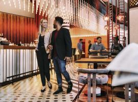 铂尔曼柏林施维泽霍夫酒店，位于柏林的酒店