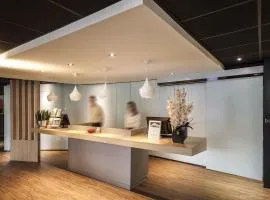 巴勒米卢斯机场宜必思酒店