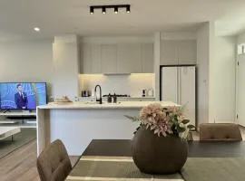 Aalto Retreat 2 - Chic Modern Close to Everything