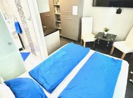 24 hour-Self Check-in Apartment Námestie Svätého Egídia