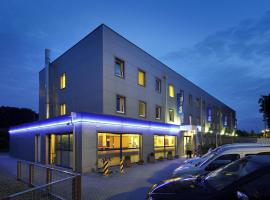 埃塔亚琛拉朗酒店，位于拉朗的酒店