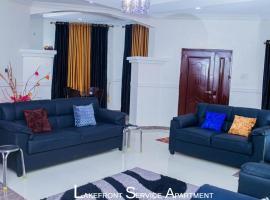 Lakefront apartment，位于Akinogun的酒店