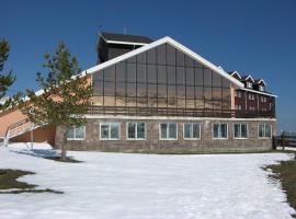 Hotel SN&Ouml; La Corza Blanca，位于Bra&ntilde;avieja的滑雪度假村