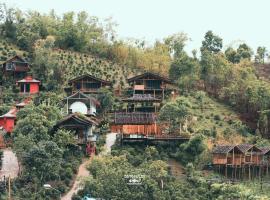 เห็ดเหลือง Hedreung banrakthai homestay and camping，位于Ban Rak Thai的住宿