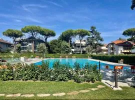 Bilocale con balcone e piscina a Riccione