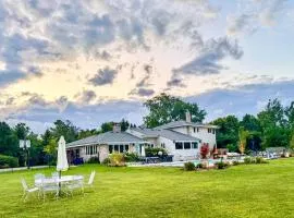 2-Acre Highland Park Retreat with Heated Pool ~ 5*