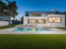 Villa Castanea by Villsy