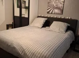 Chambre avec SDB privative et parking MOTO ou VL