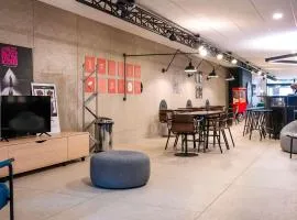 南希中心火车站宜必思尚品酒店