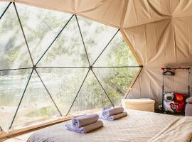 Glamping Drina Riverzone，位于Goražde的酒店