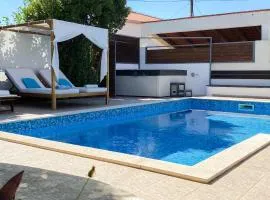 Cozy Home In Okrug Gornji With Sauna