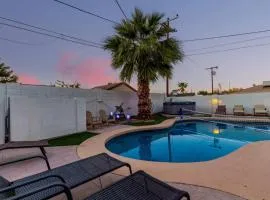 5BR Oasis with Heated Pool, Hot Tub and BBQ and More