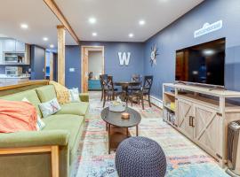Ski-InandSki-Out Condo in Upson - Walk to Lake，位于Upson的酒店