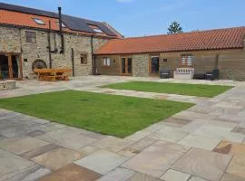 The Oak, Country Home, Sleeps 4 with Hot Tub near Durham City & Bishop Auckland