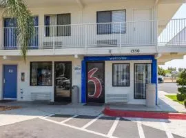 Motel 6 Bakersfield, CA - Convention Center