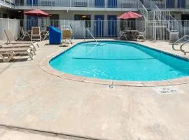 Motel 6 Bakersfield, CA - Convention Center