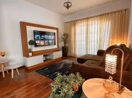 Sobrado INTEIRO com todas as comodidades e ótima localização