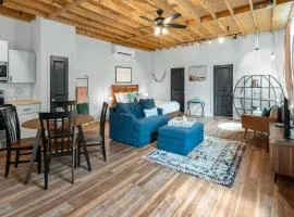 Charming & Spacious Hideaway by Downtown Bryan