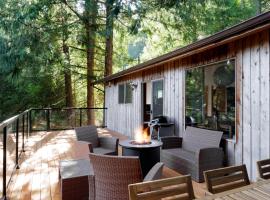 Ocean Vista In the Woods on Saltspring Island，位于Salt Spring Island的酒店
