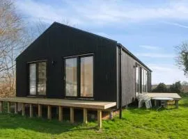 Stylish Cottage Near Beach, Cliffs & Harbour