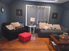 Fashionably cozy2，位于梅里登的酒店