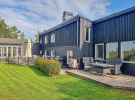 Amazing Home In Köpmannebro，位于Köpmannebro的酒店