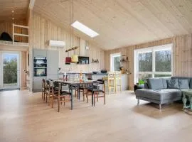 Wooden House With Direct Access To The Sea