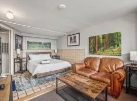 1BR Cozy Downtown Studio Condo: Hiking Nearby