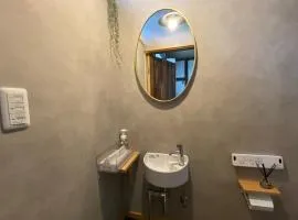 guesthouse Yokomachi 一棟貸切リビング寝室別