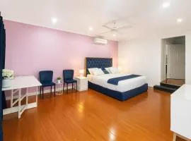 Private room with pool and ensuite