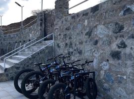 Hatta Villa with Private Pool Farmstay Mountain Views استراحة حتا，位于八田的酒店