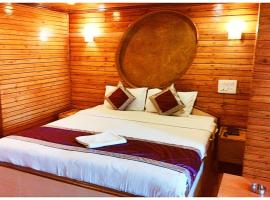 Kanchenjunga Himalayan View Darjeeling ''Hotel Broadway Annecy '' Near Mall Road with #Wi-Fi #Restaurant #Premium & Spacious Room #Prime Location - Best Seller Hotel in Darjeeling，位于大吉岭的酒店