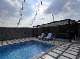 Hatta Villa with Private Pool Farmstay Mountain Views استراحة حتا，位于八田的酒店