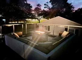 Lambeau View Pool Rooftop Entertainment Room