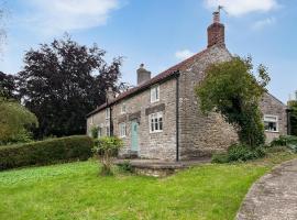 Lawns Cottage，位于赫尔姆斯利的酒店