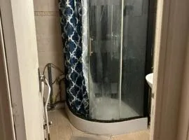 Chambre calme dans une colocation de 5 personnes