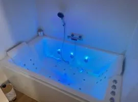 La suite de cœurs avec jacuzzi