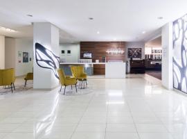 马里扬泊列美居酒店，位于马里扬泊列的带停车场的酒店