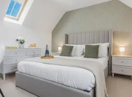 Brand New Luxury Cottage - Garden - Private Parking - Netflix - Coffee Station - Work Desk