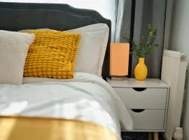 Comfort Lettings - 4 bedroom, 8 Beds & 2 Free Parking, Garden, Family and Workers Friendly