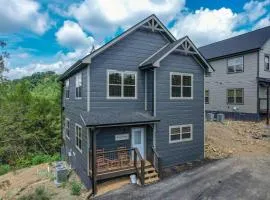 Moonwalking Bear- Perfect Fall Cabin Stay