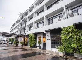 Blu Monkey Hotel Surat Thani