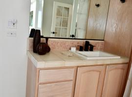 Luxury, Beach House, and quiet neighborhood，位于奥克斯纳德的酒店