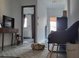 Panos apartment，位于卡泰里尼的酒店